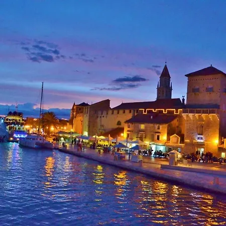 In With Sea View, Balcony, Air Conditioning, Wi-fi Trogir