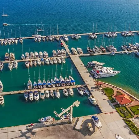 Διαμέρισμα In With Sea View, Balcony, Air Conditioning, Wi-fi *
