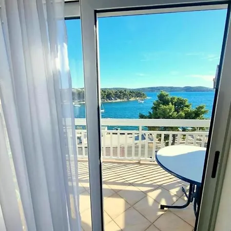 In With Sea View, Balcony, Air Conditioning, Wi-fi Τρογκίρ