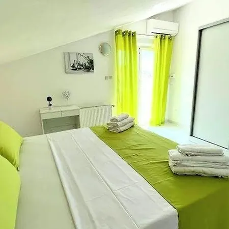Apartment In With Sea View, Balcony, Air Conditioning, Wi-fi *