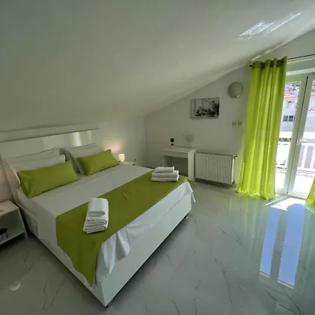 In With Sea View, Balcony, Air Conditioning, Wi-fi Apartment Trogir