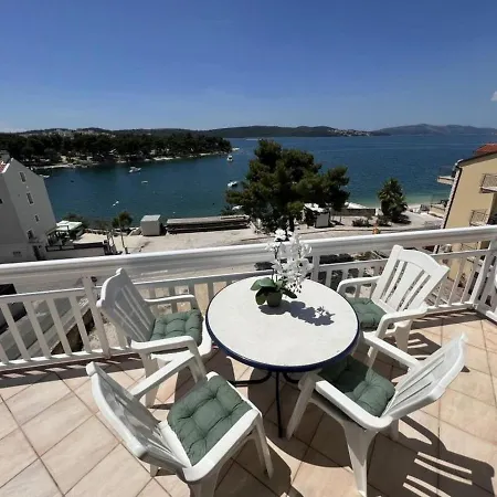 Διαμέρισμα In With Sea View, Balcony, Air Conditioning, Wi-fi *