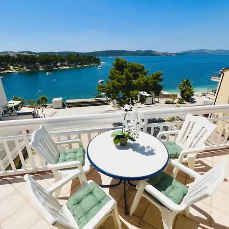 In With Sea View, Balcony, Air Conditioning, Wi-fi Apartment Trogir