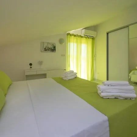 In With Sea View, Balcony, Air Conditioning, Wi-fi *