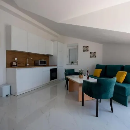 Apartment In With Sea View, Balcony, Air Conditioning, Wi-fi *