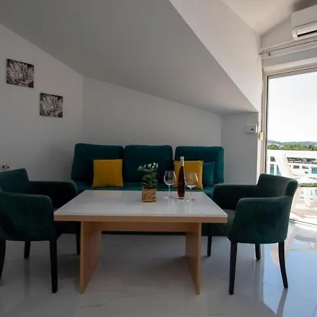 In With Sea View, Balcony, Air Conditioning, Wi-fi Trogir