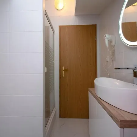 Apartment In With Sea View, Balcony, Air Conditioning, Wi-fi